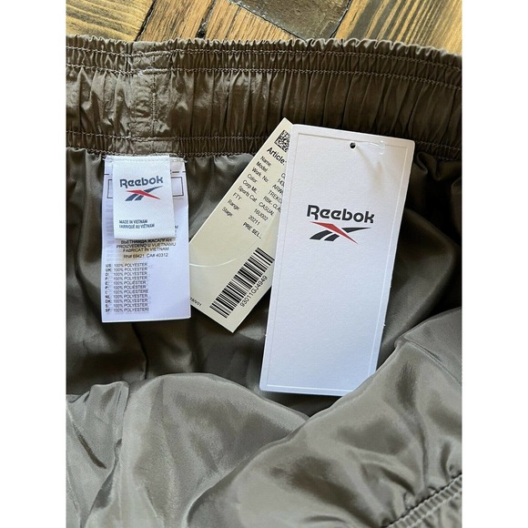 NWT Reebok Classics Brown Pull On Athletic Running Shorts Women’s Size Small - Picture 4 of 4